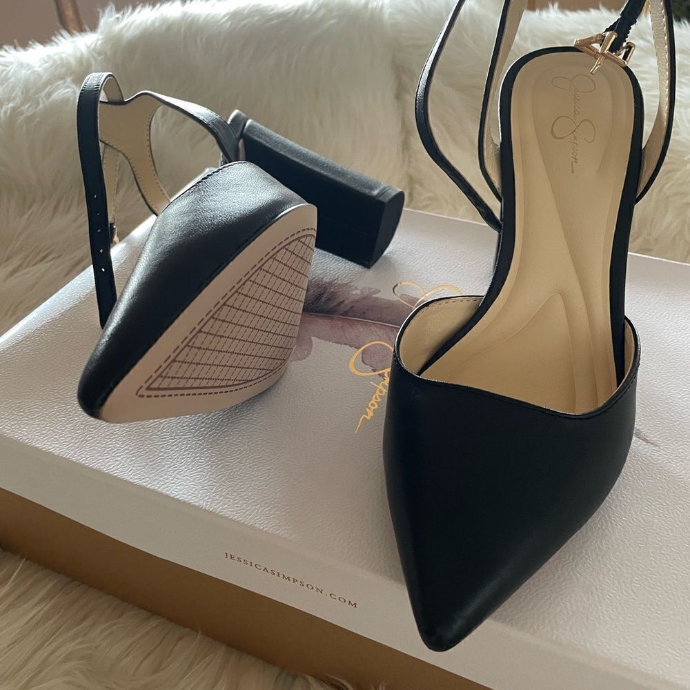 Black closed toe heels - Picture 6 of 7